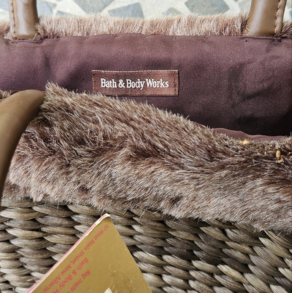 Bath And Body Works Brown Wicker Faux Fur Trimmed Woven Tote Bag - Picture 3 of 4